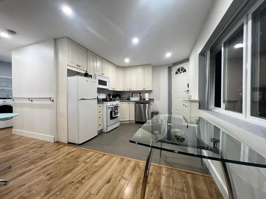 Westview Vacation Rental - Two Br House Северный Ванкувер Экстерьер фото